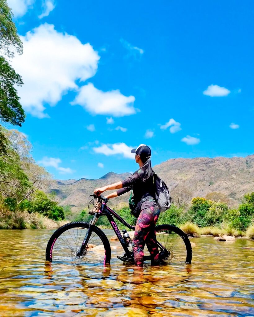 Passeio de bicicleta no Parque Nacional da Serra do Cipó