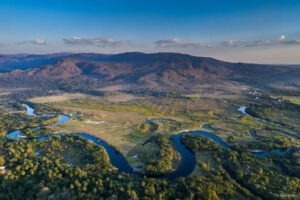 Foto aérea do Rio Cipó na Serra do Cipó